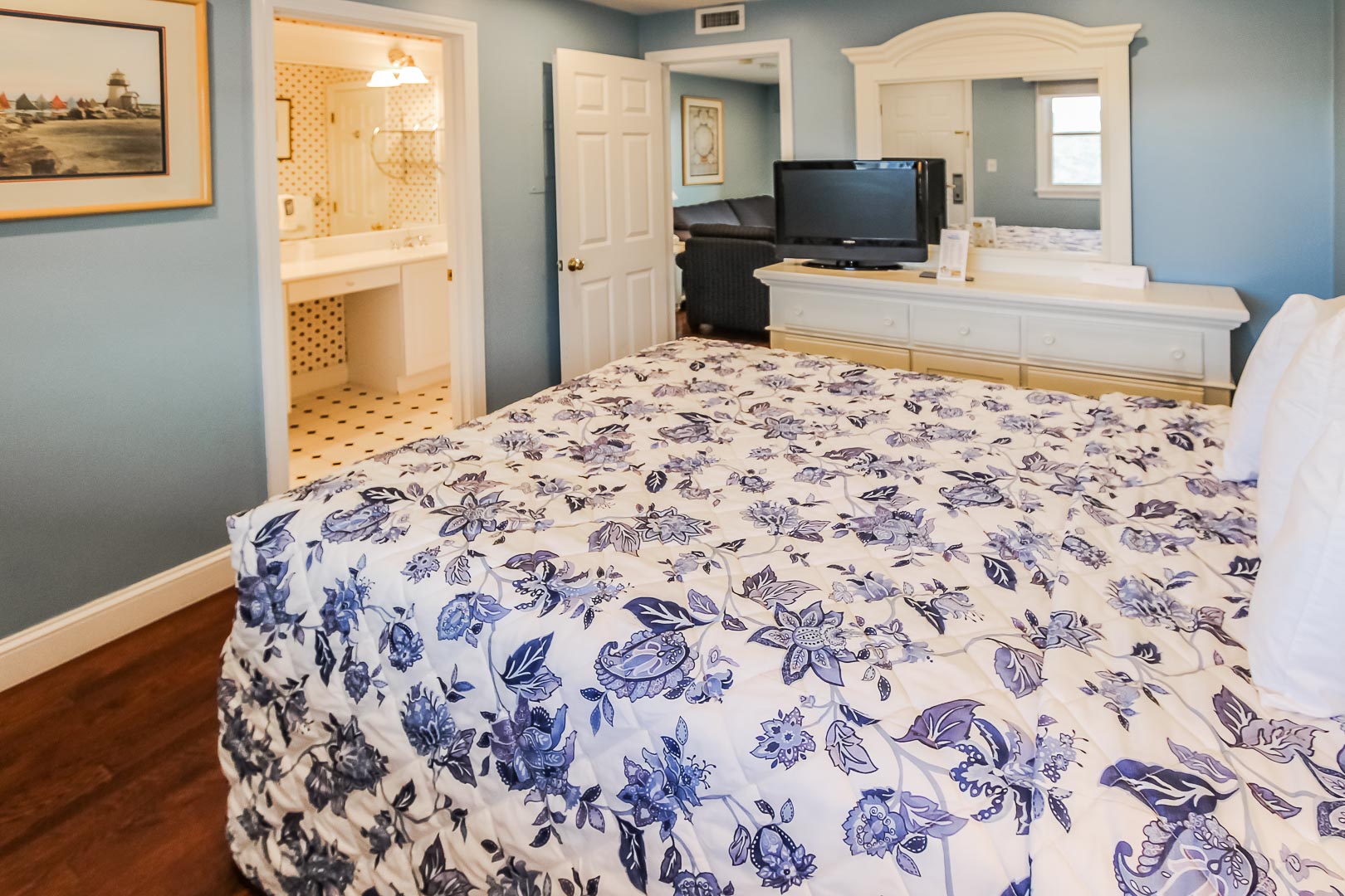 A quaint bedroom at VRI's Edgewater Beach Resort in Massachusetts.